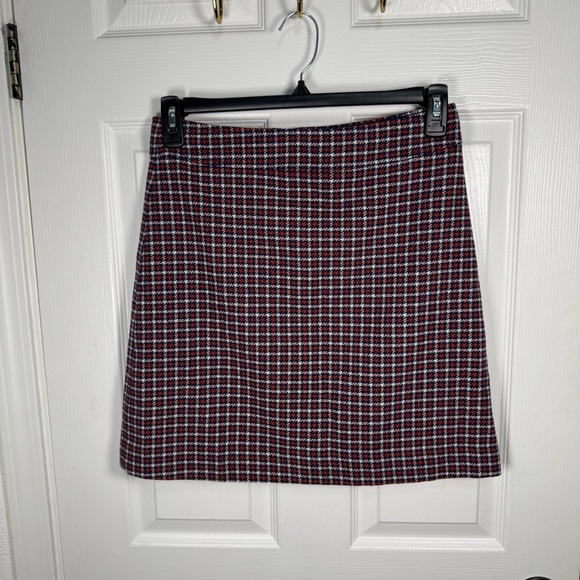 J. Crew Dresses & Skirts - J. Crew Burgundy and White Paid Houndstooth Mini Skirt‎